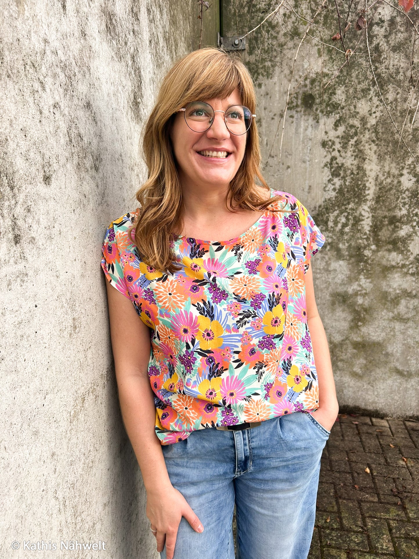 Viscose bloemen ecru achtergrond