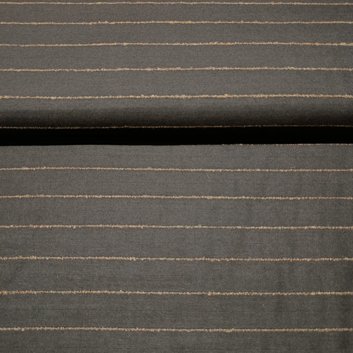 broekenstof viscose bruin met ingeweven streep